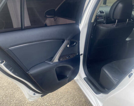 Белый Тойота Авенсис, объемом двигателя 2 л и пробегом 300 тыс. км за 9700 $, фото 15 на Automoto.ua