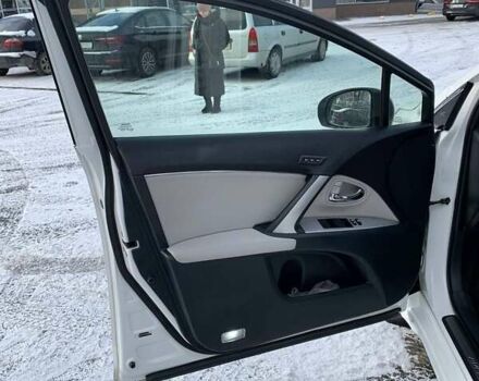 Белый Тойота Авенсис, объемом двигателя 2.23 л и пробегом 294 тыс. км за 10200 $, фото 12 на Automoto.ua