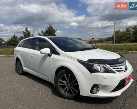 Белый Тойота Авенсис, объемом двигателя 2 л и пробегом 240 тыс. км за 10100 $, фото 7 на Automoto.ua