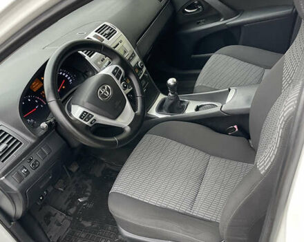 Белый Тойота Авенсис, объемом двигателя 2 л и пробегом 270 тыс. км за 8800 $, фото 9 на Automoto.ua
