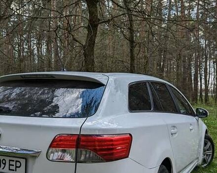 Белый Тойота Авенсис, объемом двигателя 2.2 л и пробегом 235 тыс. км за 9999 $, фото 5 на Automoto.ua