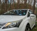 Белый Тойота Авенсис, объемом двигателя 2.2 л и пробегом 235 тыс. км за 9999 $, фото 2 на Automoto.ua