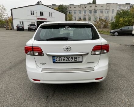 Белый Тойота Авенсис, объемом двигателя 2 л и пробегом 270 тыс. км за 8800 $, фото 5 на Automoto.ua