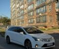 Белый Тойота Авенсис, объемом двигателя 2.2 л и пробегом 240 тыс. км за 10000 $, фото 1 на Automoto.ua