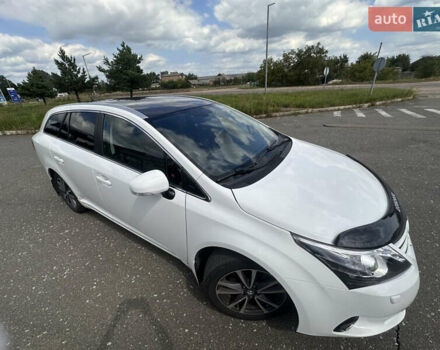 Белый Тойота Авенсис, объемом двигателя 2 л и пробегом 240 тыс. км за 10100 $, фото 18 на Automoto.ua
