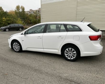 Белый Тойота Авенсис, объемом двигателя 2 л и пробегом 270 тыс. км за 8800 $, фото 2 на Automoto.ua