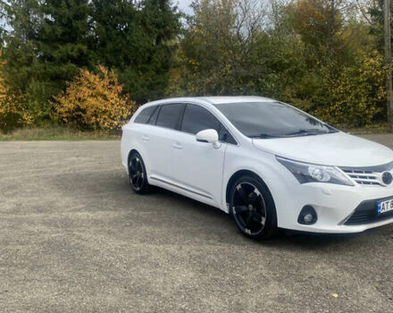 Белый Тойота Авенсис, объемом двигателя 2 л и пробегом 300 тыс. км за 9700 $, фото 5 на Automoto.ua