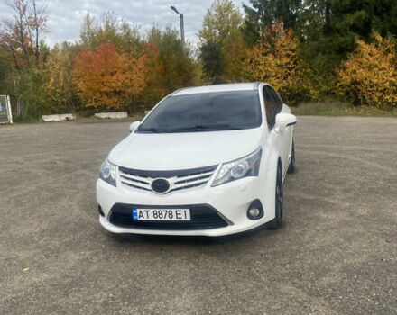 Белый Тойота Авенсис, объемом двигателя 2 л и пробегом 300 тыс. км за 9700 $, фото 2 на Automoto.ua