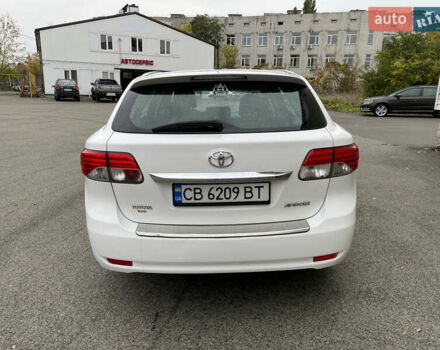 Белый Тойота Авенсис, объемом двигателя 2 л и пробегом 270 тыс. км за 8800 $, фото 5 на Automoto.ua