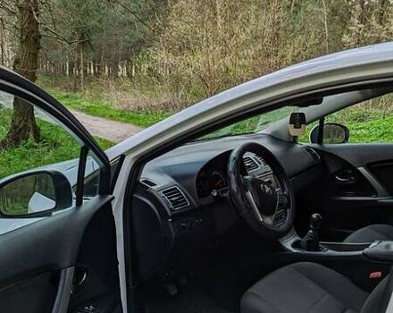 Белый Тойота Авенсис, объемом двигателя 2.2 л и пробегом 235 тыс. км за 9999 $, фото 15 на Automoto.ua