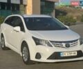 Белый Тойота Авенсис, объемом двигателя 2.01 л и пробегом 250 тыс. км за 9600 $, фото 1 на Automoto.ua