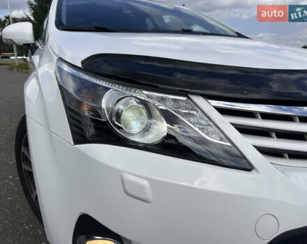 Белый Тойота Авенсис, объемом двигателя 2 л и пробегом 240 тыс. км за 10100 $, фото 12 на Automoto.ua
