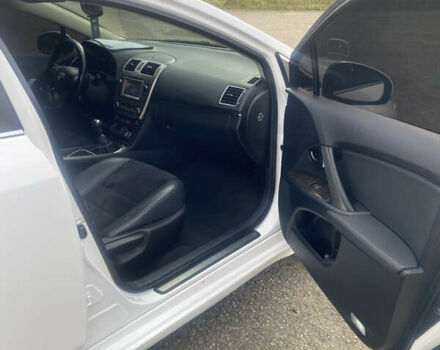 Белый Тойота Авенсис, объемом двигателя 2 л и пробегом 300 тыс. км за 9700 $, фото 12 на Automoto.ua