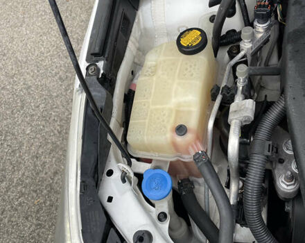 Белый Тойота Авенсис, объемом двигателя 2 л и пробегом 270 тыс. км за 8800 $, фото 13 на Automoto.ua