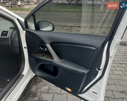 Белый Тойота Авенсис, объемом двигателя 2.23 л и пробегом 197 тыс. км за 10000 $, фото 7 на Automoto.ua