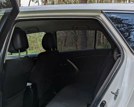 Белый Тойота Авенсис, объемом двигателя 2.2 л и пробегом 235 тыс. км за 9999 $, фото 16 на Automoto.ua