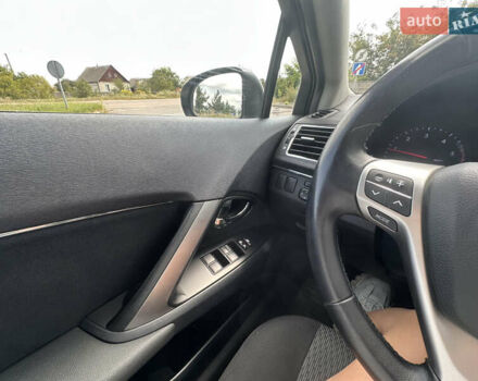Белый Тойота Авенсис, объемом двигателя 2 л и пробегом 240 тыс. км за 10100 $, фото 57 на Automoto.ua