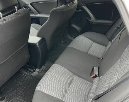 Белый Тойота Авенсис, объемом двигателя 2 л и пробегом 270 тыс. км за 8800 $, фото 7 на Automoto.ua