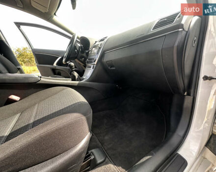 Белый Тойота Авенсис, объемом двигателя 2 л и пробегом 240 тыс. км за 10100 $, фото 45 на Automoto.ua