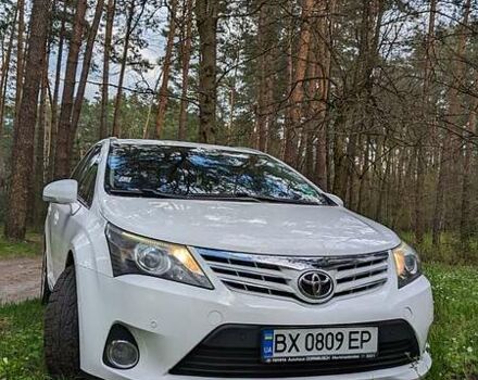 Белый Тойота Авенсис, объемом двигателя 2.2 л и пробегом 235 тыс. км за 9999 $, фото 1 на Automoto.ua