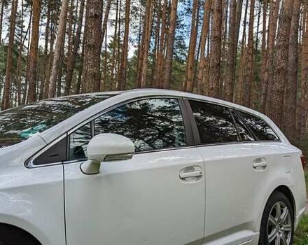 Белый Тойота Авенсис, объемом двигателя 2.2 л и пробегом 235 тыс. км за 9999 $, фото 8 на Automoto.ua