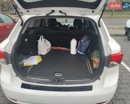 Белый Тойота Авенсис, объемом двигателя 2.23 л и пробегом 197 тыс. км за 10000 $, фото 10 на Automoto.ua