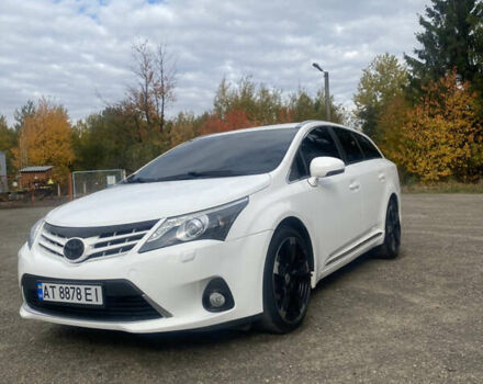 Белый Тойота Авенсис, объемом двигателя 2 л и пробегом 300 тыс. км за 9700 $, фото 1 на Automoto.ua