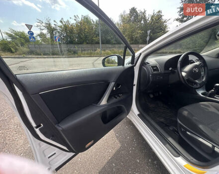 Белый Тойота Авенсис, объемом двигателя 2 л и пробегом 240 тыс. км за 10100 $, фото 48 на Automoto.ua