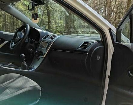 Белый Тойота Авенсис, объемом двигателя 2.2 л и пробегом 235 тыс. км за 9999 $, фото 21 на Automoto.ua