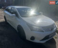 Белый Тойота Авенсис, объемом двигателя 2 л и пробегом 335 тыс. км за 9999 $, фото 1 на Automoto.ua