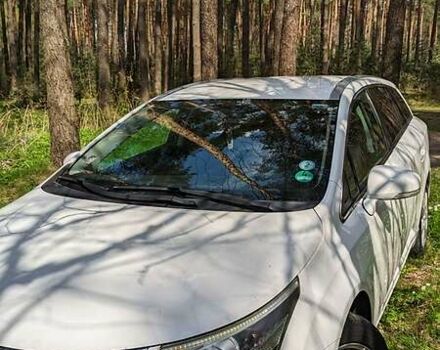 Белый Тойота Авенсис, объемом двигателя 2.2 л и пробегом 235 тыс. км за 9999 $, фото 33 на Automoto.ua