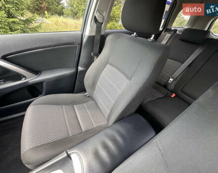 Белый Тойота Авенсис, объемом двигателя 2 л и пробегом 240 тыс. км за 10100 $, фото 60 на Automoto.ua