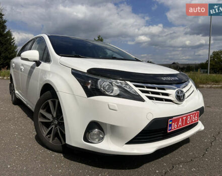 Белый Тойота Авенсис, объемом двигателя 2 л и пробегом 240 тыс. км за 10100 $, фото 5 на Automoto.ua