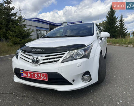 Белый Тойота Авенсис, объемом двигателя 2 л и пробегом 240 тыс. км за 10100 $, фото 1 на Automoto.ua