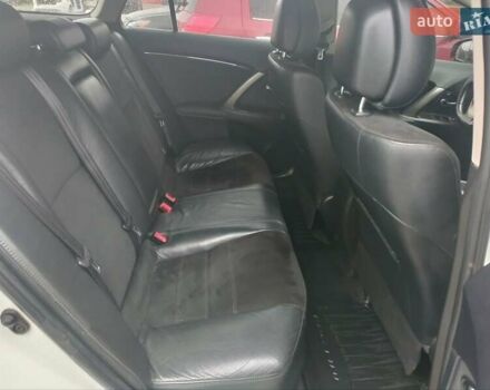 Белый Тойота Авенсис, объемом двигателя 2.23 л и пробегом 197 тыс. км за 10000 $, фото 8 на Automoto.ua