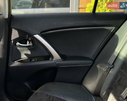 Белый Тойота Авенсис, объемом двигателя 2 л и пробегом 340 тыс. км за 11600 $, фото 47 на Automoto.ua