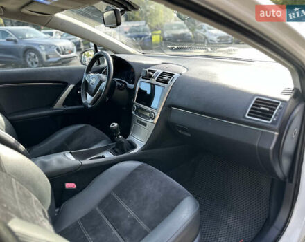 Белый Тойота Авенсис, объемом двигателя 2 л и пробегом 340 тыс. км за 11600 $, фото 28 на Automoto.ua