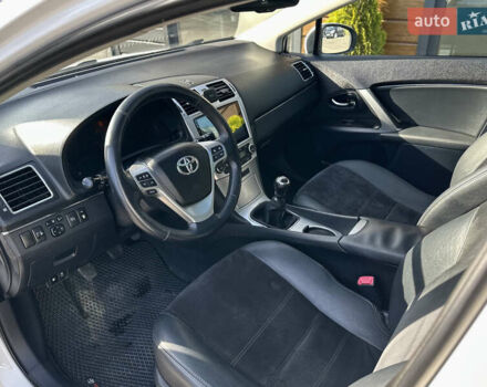 Белый Тойота Авенсис, объемом двигателя 2 л и пробегом 340 тыс. км за 11600 $, фото 27 на Automoto.ua