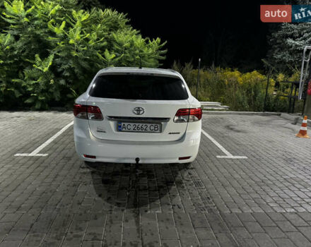 Белый Тойота Авенсис, объемом двигателя 2 л и пробегом 266 тыс. км за 10200 $, фото 3 на Automoto.ua