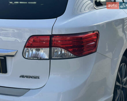 Белый Тойота Авенсис, объемом двигателя 2 л и пробегом 340 тыс. км за 11600 $, фото 18 на Automoto.ua