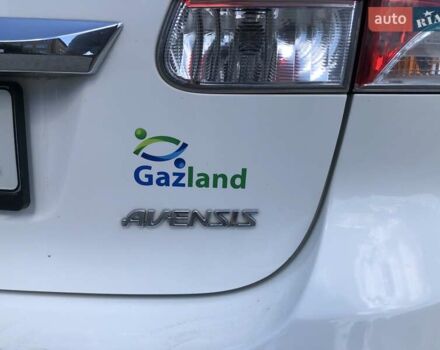 Білий Тойота Авенсіс, об'ємом двигуна 1.8 л та пробігом 236 тис. км за 10500 $, фото 8 на Automoto.ua