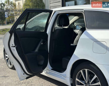 Белый Тойота Авенсис, объемом двигателя 2 л и пробегом 340 тыс. км за 11600 $, фото 43 на Automoto.ua