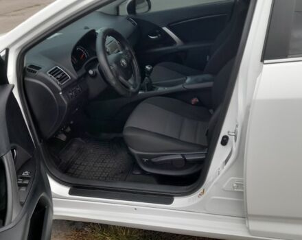 Белый Тойота Авенсис, объемом двигателя 2 л и пробегом 226 тыс. км за 9600 $, фото 4 на Automoto.ua