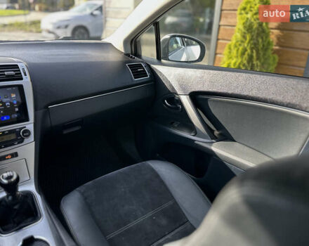 Белый Тойота Авенсис, объемом двигателя 2 л и пробегом 340 тыс. км за 11600 $, фото 42 на Automoto.ua