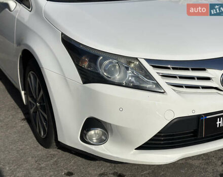 Белый Тойота Авенсис, объемом двигателя 2 л и пробегом 340 тыс. км за 11600 $, фото 7 на Automoto.ua