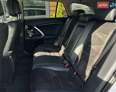 Белый Тойота Авенсис, объемом двигателя 2 л и пробегом 340 тыс. км за 11600 $, фото 44 на Automoto.ua