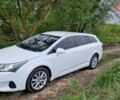 Білий Тойота Авенсіс, об'ємом двигуна 2 л та пробігом 197 тис. км за 9999 $, фото 1 на Automoto.ua