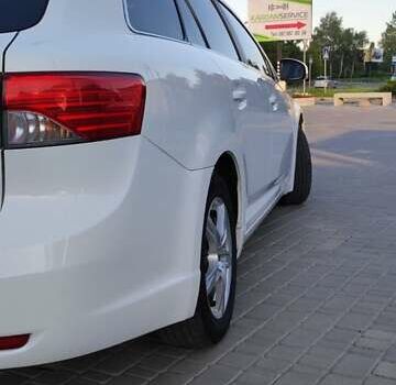 Белый Тойота Авенсис, объемом двигателя 2 л и пробегом 276 тыс. км за 11500 $, фото 4 на Automoto.ua