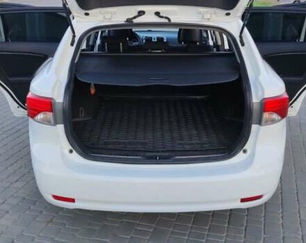 Белый Тойота Авенсис, объемом двигателя 2 л и пробегом 276 тыс. км за 11500 $, фото 17 на Automoto.ua