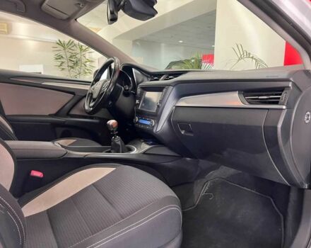 Белый Тойота Авенсис, объемом двигателя 2 л и пробегом 194 тыс. км за 12435 $, фото 8 на Automoto.ua